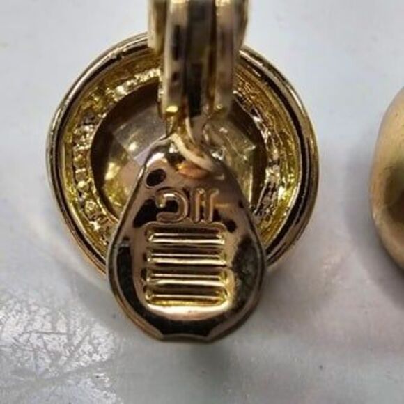 JJG Smoky Grey Faceted Cut Clip-on Gold Tone Earrings 1/2"L - Picture 4 of 4